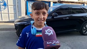 هوادار خردسال تبریزی: آقا روزبه لطفا با من عکس بگیر