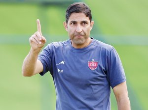 هاشمیان: سرمربی فولاد خیلی باهوش است