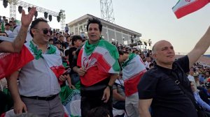 خواننده «هله‌دان» در حال تشویق تیم ملی