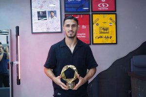تحویل طلا به اقای گل پرسپولیس به نرخ پارسال!
