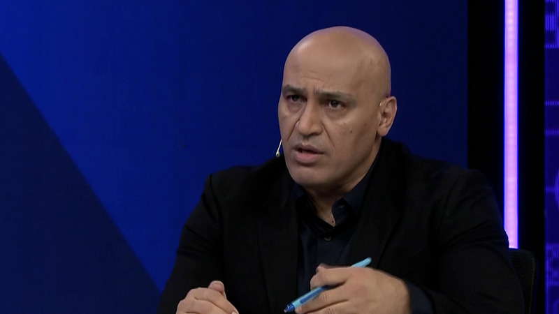 منصوریان: همه بار نتایج سپاهان روی دوش نویدکیا نیست