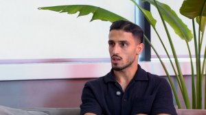 علیپور و تقدیم تندیس طلایی به همسرش