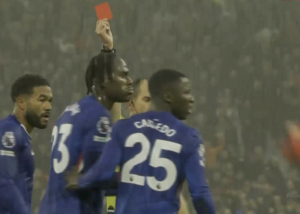 اخراج زودهنگام رابرت سانچز مقابل منچستریونایتد