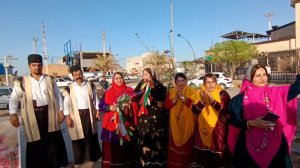 رقص و پایکوبی مردم در فرودگاه اهواز با ساز محلی بختیاری