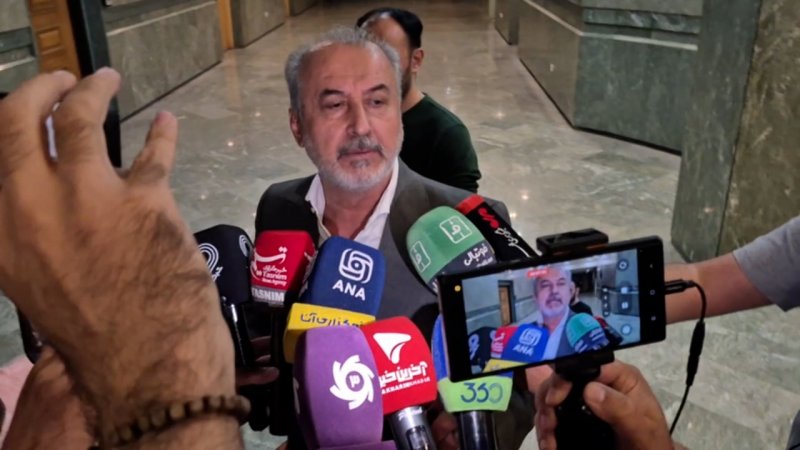 بحث‌وجدال درویش و خبرنگاران: انقدر دنبال فضای مجازی نباشید!