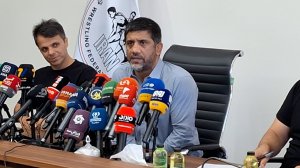 دبیر: این جمله من را بنویسید ، کار باطل السحر است