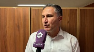 اکبریان: به رحمتی حق می دهم چون تحت فشار است