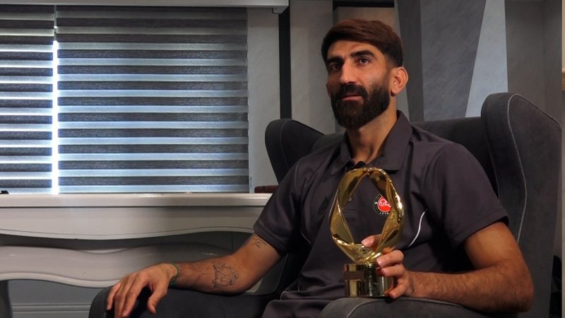  آرزوی بیرانوند پس از دریافت جایزه توپا