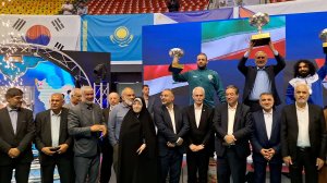 مراسم اهدای مدال به قهرمانان کشتی پهلوانی