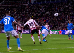 گل اول آیندهوون به ناپولی (گل به خودی)