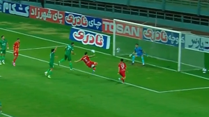 ضربه فوق‌العاده بازیکن فولاد به تیر شمس‌آذر خورد!