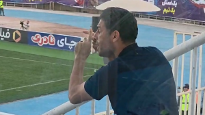 حرص و جوش‌های حسین بادامکی مربی خیبر از روی سکو!