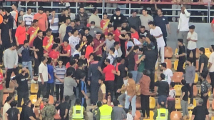 شعارهای تند سکوهای فولادآرنا علیه یحیی گل‌محمدی!