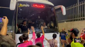 کودکان پرسپولیسی جلوی حرکت اتوبوس تیم را گرفتند