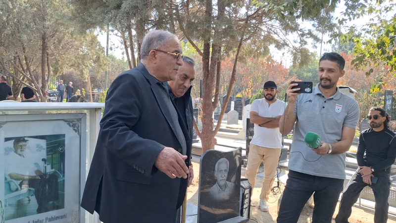 خاطره جالب حسن روشن بر سر مزار مظلومی