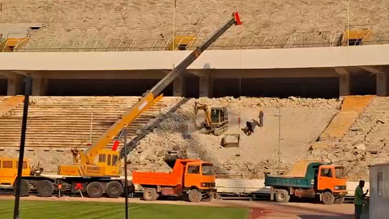لودر در جایگاه تماشاگران ورزشگاه آزادی!