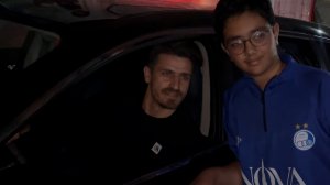 سلفی هواداران با وریا غفوری در پایان تمرین