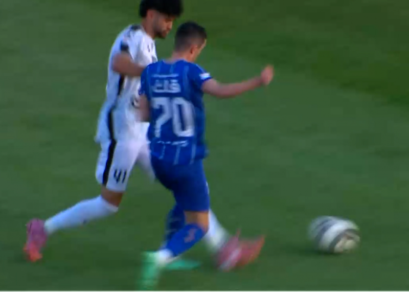 لحظه اعلام پنالتی به سود استقلال روی حرکت آسانی