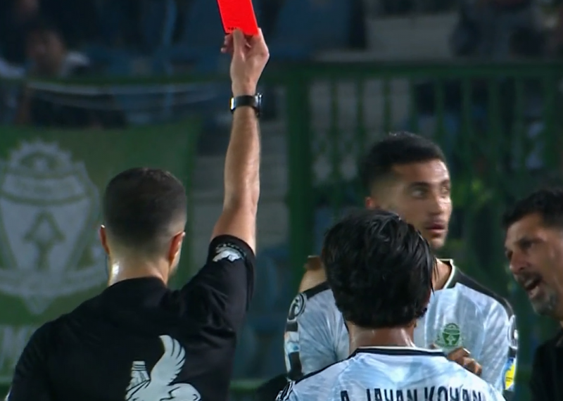 کارت قرمز و 10 نفره شدن آلومینیوم مقابل استقلال