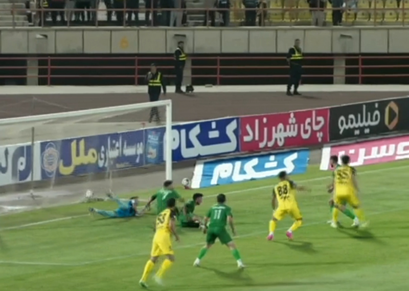 گل اول سپاهان به شمس آذر توسط آرش رضاوند