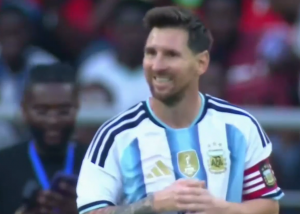 فرصت سوزی عجیب مسی مقابل آنگولا 