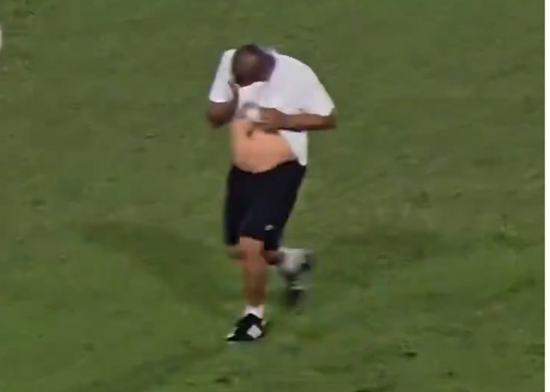 پایان رویای جام جهانی: گریه تدارکاتچی در زمین!