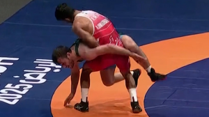 پیروزی احمدی‌وفا بر حریف تاجیک در وزن 60KG 