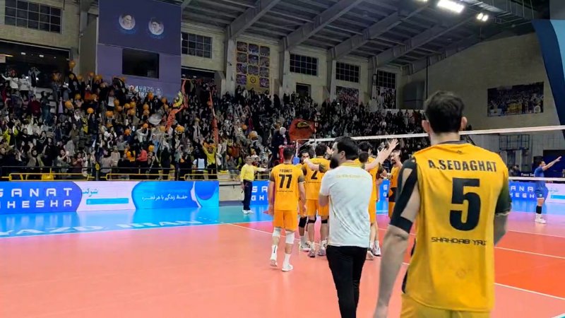 خوشحالی هواداران و بازیکنان تیم شهداب یزد پس از پیروزی