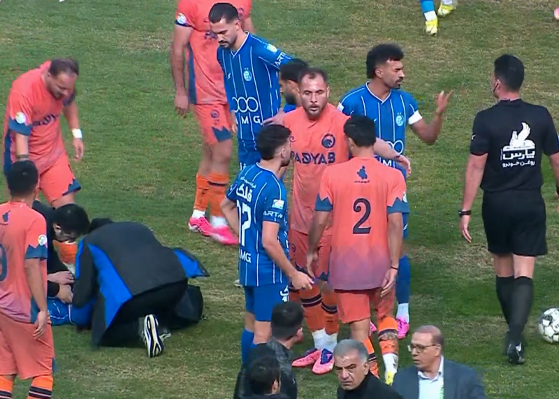 خطای خشن و اخراج بازیکن پادیاب مقابل استقلال