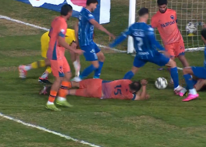 لحظه اعلام پنالتی بحث برانگیز و جنجالی برای استقلال