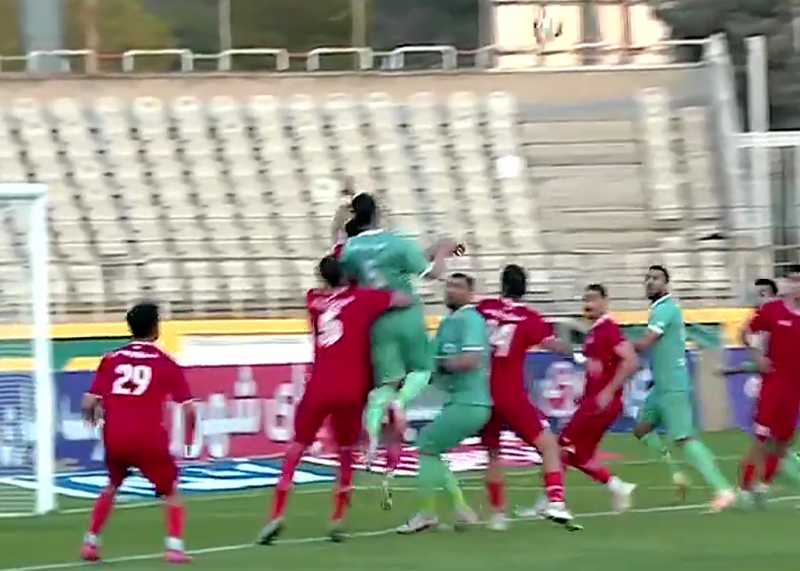 گل دوم پیکان به شهرداری نوشهر (گل به خودی)