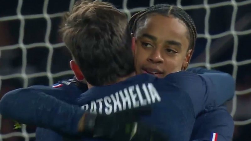 گل سوم پاری سن ژرمن به لو آور توسط بردلی بارکولا