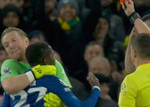 سیلی بازیکن اورتون به هم تیمی در اولترافورد