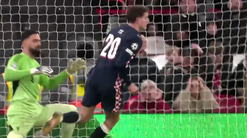 گل دوم آیندهوون به لیورپول توسط تیل