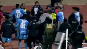 آشوب در فوتبال بولیوی با ۱۷ اخراجی 