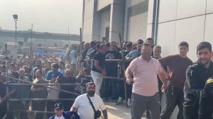 هجوم عجیب هواداران برای ورود به سالن