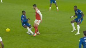 اخراج مستقیم کایسدو به دلیل خطای خشن مقابل آرسنال