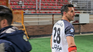 شعار هواداران برای دعوت شدن حاج‌صفی به تیم ملی