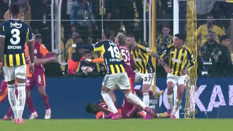 گل مردود فنرباغچه به گالاتاسرای 