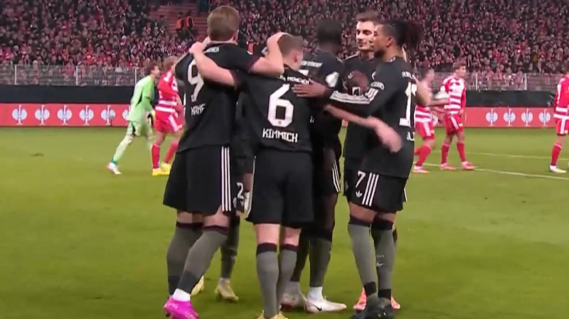 گل اول بایرن مونیخ به یونیون برلین (گل به خودی)