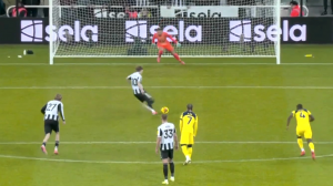 گل دوم نیوکسل به تاتنهام (گوردون)