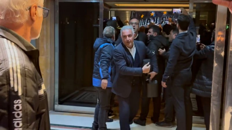 ورود کاروان استقلال به هتل محل اقامت تیم در اراک 