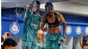 ما اینطور خوشحالی می‌کنیم، شما چطور؟