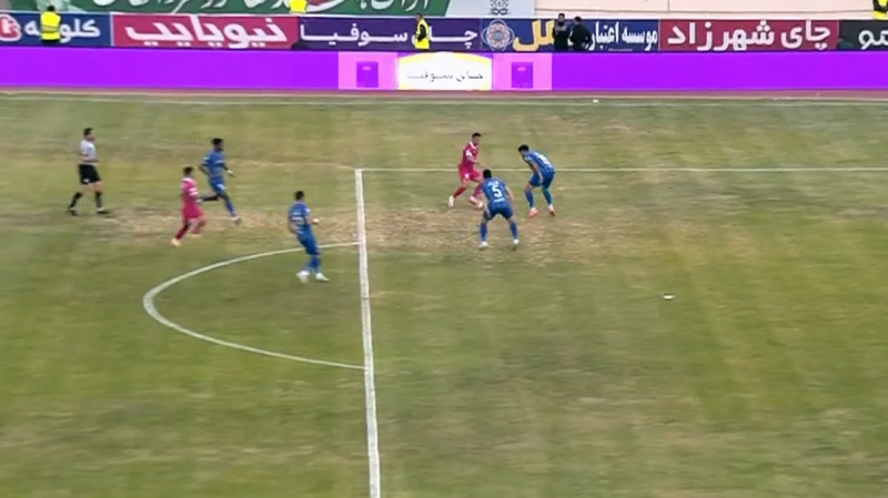 ضربه علیپور از بالای دروازه استقلال به بیرون رفت