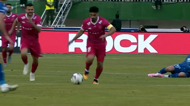 ضربه عالیشاه از بالای دروازه استقلال به بیرون رفت