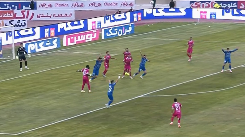 صحنه مشکوک؟ آفساید یا پنالتی؟