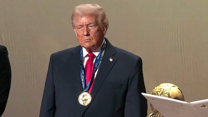 ترامپ جایزه صلح فیفا را دریافت کرد!