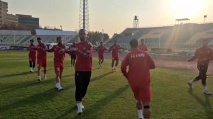 گرم کردن بازیکنان سایپا و فرد البرز پیش از اغاز دیدار