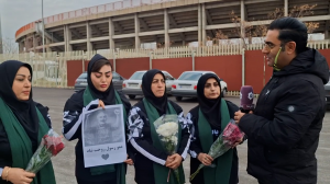 مشکی پوشیدن هواداران شمس آذر به یاد هوادار فقید