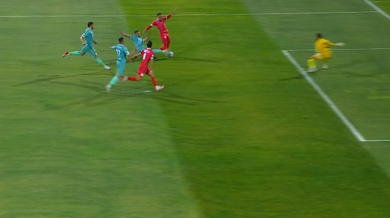 تکل نجات‌بخش توکلی مانع از گلزنی اورونوف شد